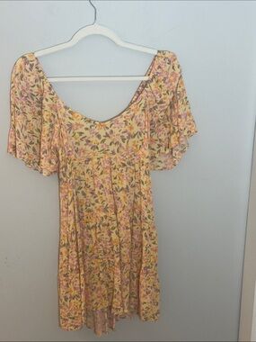 Billabong… Yellow Floral Short Sleeve Dress